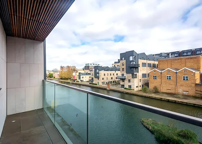 Londwell, Kings Cross & Pentonville Luxury Balcony Apartment