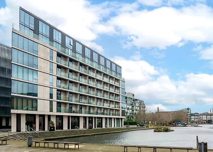 Londwell, Kings Cross & Pentonville Luxury Balcony Apartment